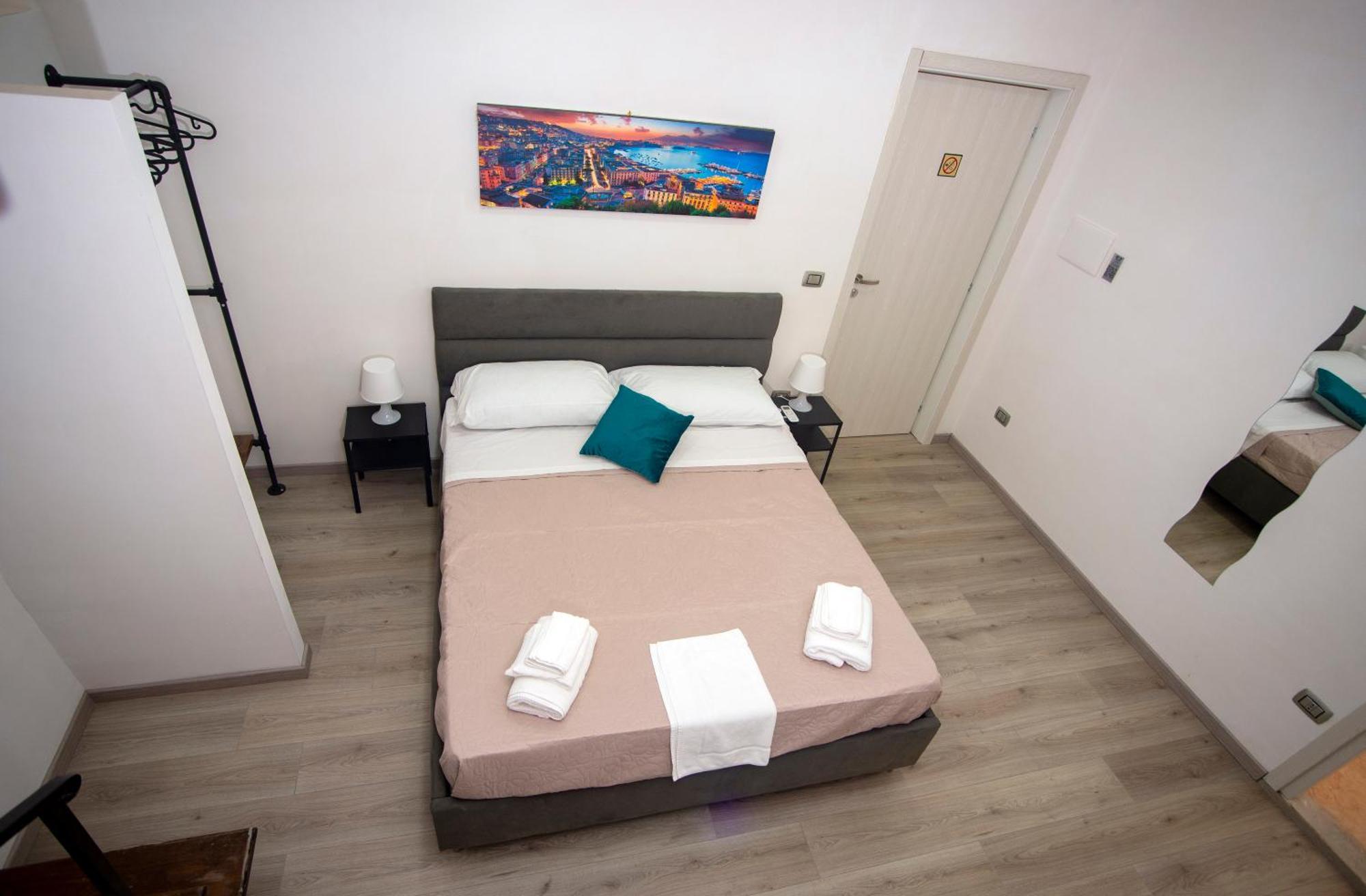 Na City Rooms ナポリ エクステリア 写真